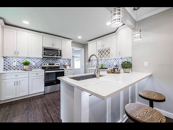 4th image of 1724 W Henry Ave