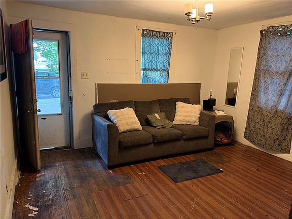 4th image of 514 Bryan Ave