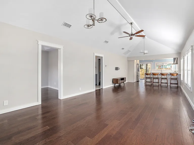 416 S College Ave — Photo 4