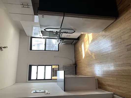 Rented by Flatiron Real Estate Advisors LLC | media 28