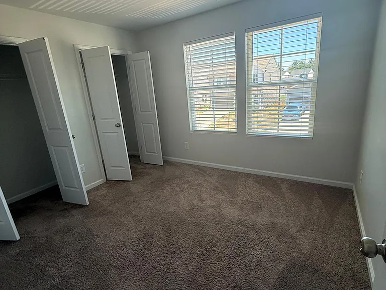 3909 Angel Hill Ln — Photo 43