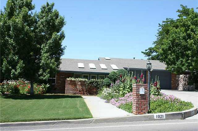 1st image of 1021 Broadmoor Dr