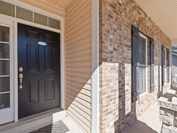 2nd image of 9 Upper Laurel Bluffs Ct