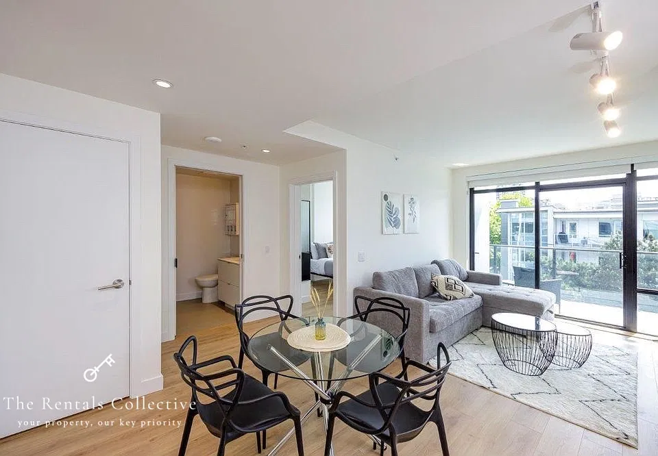 311 W 1st St #403