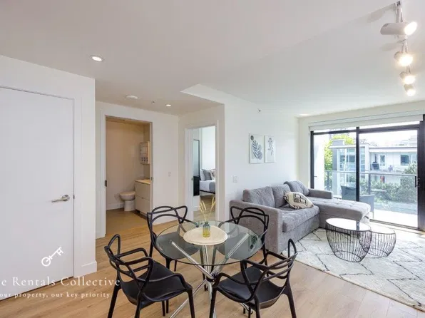 311 W 1st St #403, North Vancouver, BC V7M 1B5