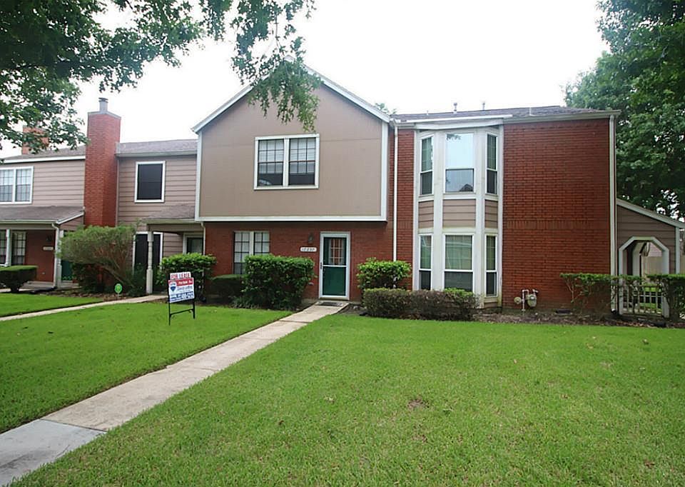 1st image of 17237 Saturn Ln #3