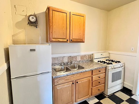 3rd image of 220 E 20th Ave APT 19