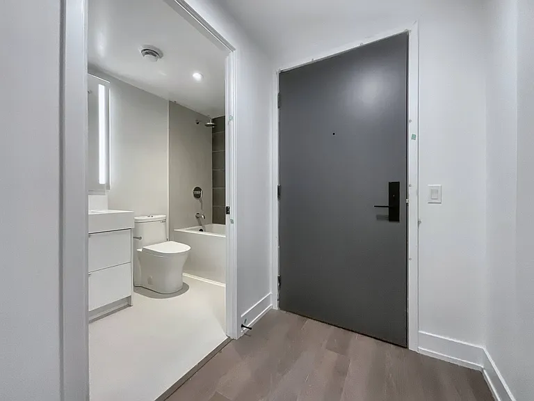 308 Jarvis St — Photo 22