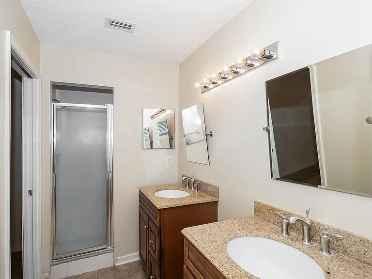3256 Ayrshire St — Photo 12