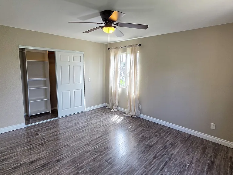 4735 Myrtle St — Photo 26