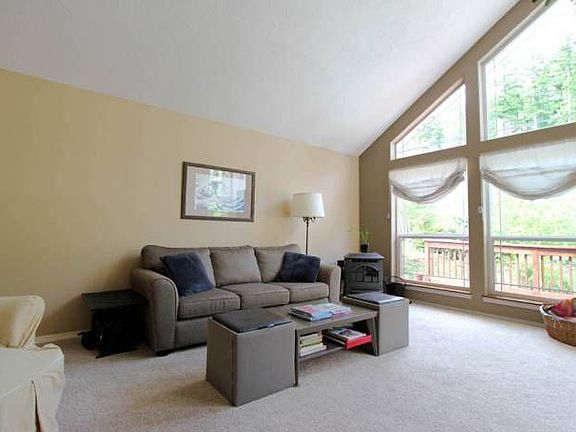 Living Room with Frplc