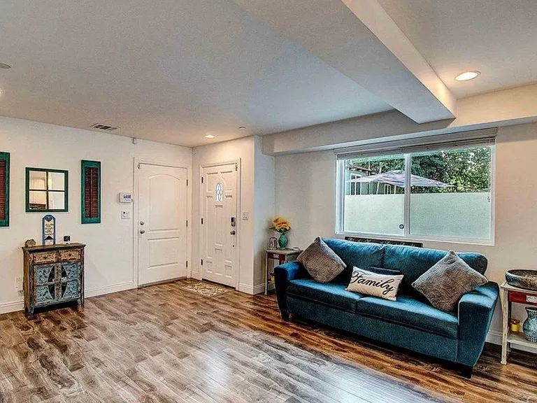 2635 E Madison St — Photo 3