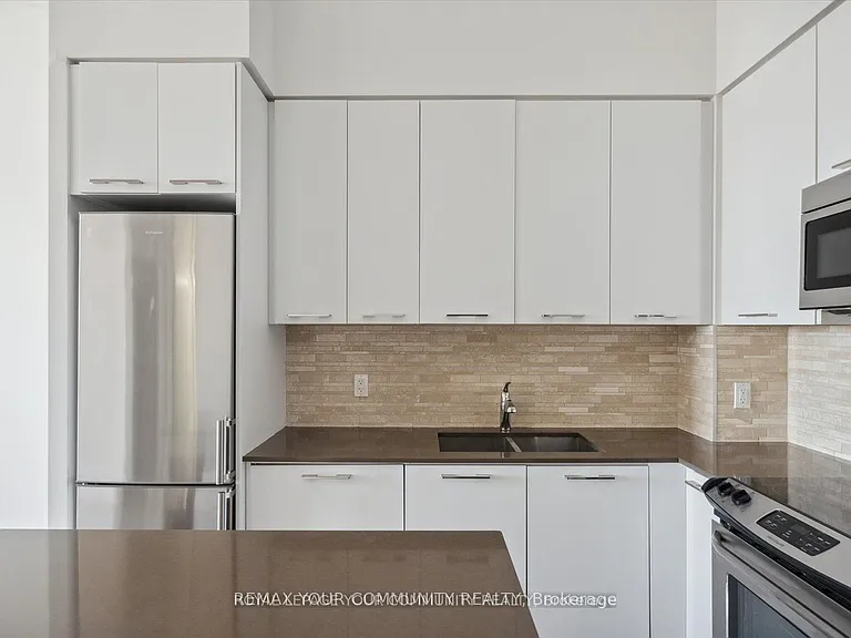 9471 Yonge St #230 — Photo 7
