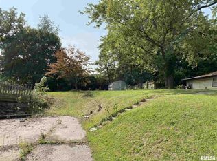 704 Carola St, Creve Coeur, IL