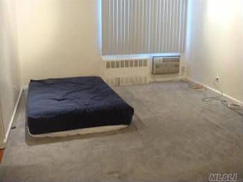 4th image of 14430 Sanford Ave APT 6G