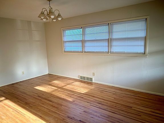 Spacious living room