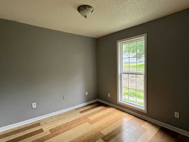 406 W Ripley Ave — Photo 5