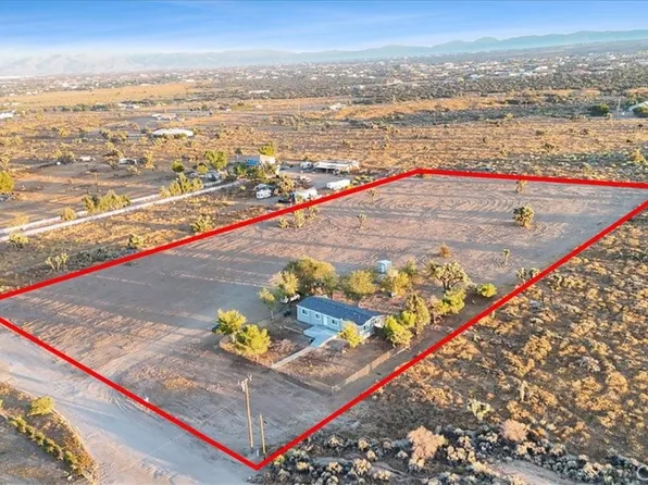 8969 Hollister Rd, Phelan, CA 92371