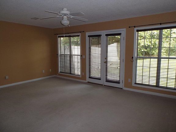 3rd image of 146 Woodmere Dr