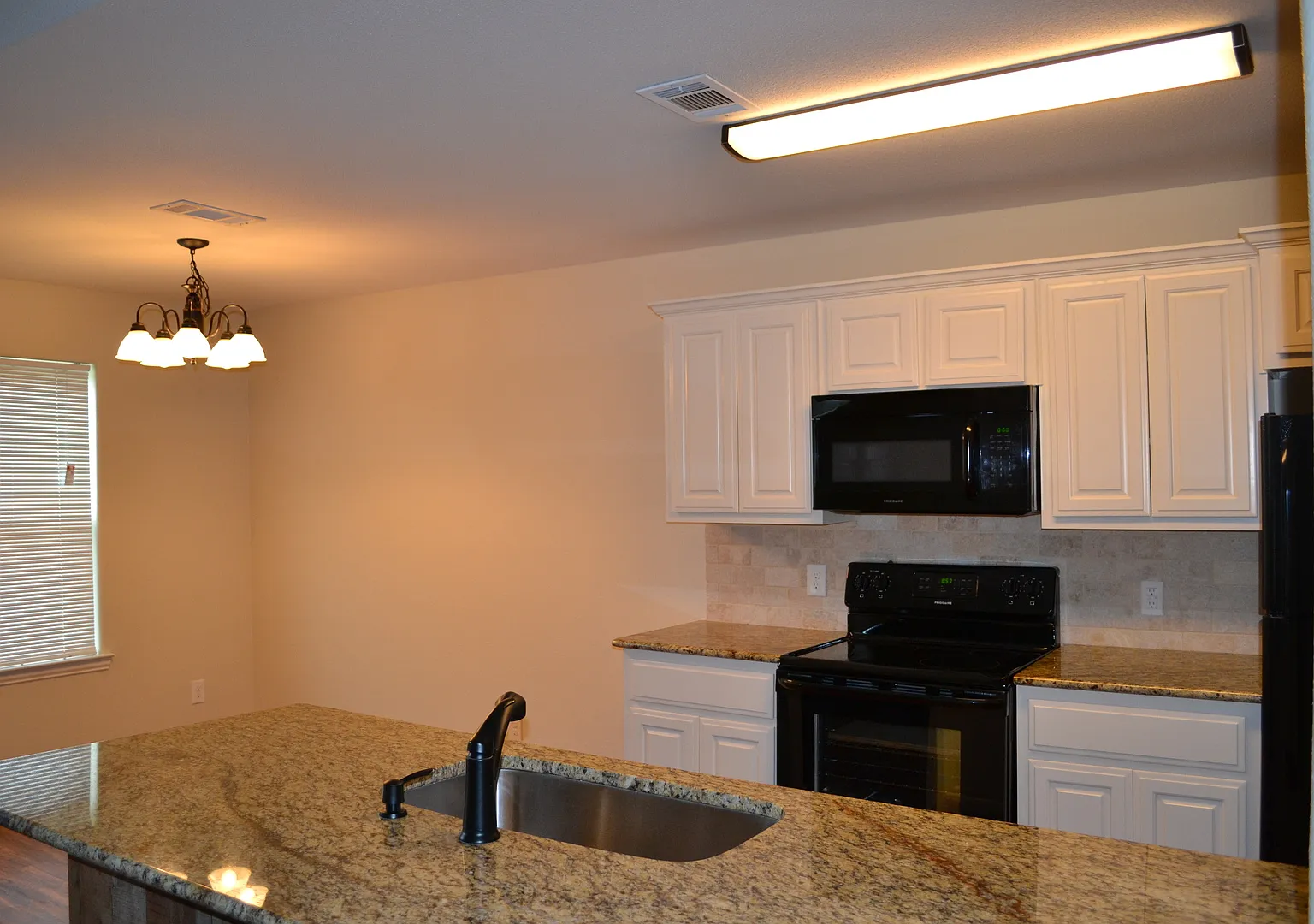 House for Lease in Denison — Photo 4
