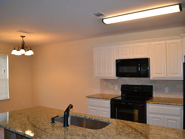 508 W Hull St — Photo 4