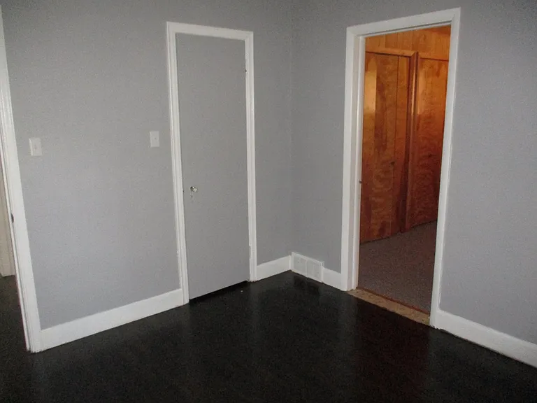 57103 Grand River Ave — Photo 4