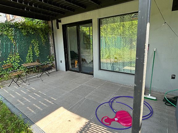 4th image of 2077 Pacific St #2077