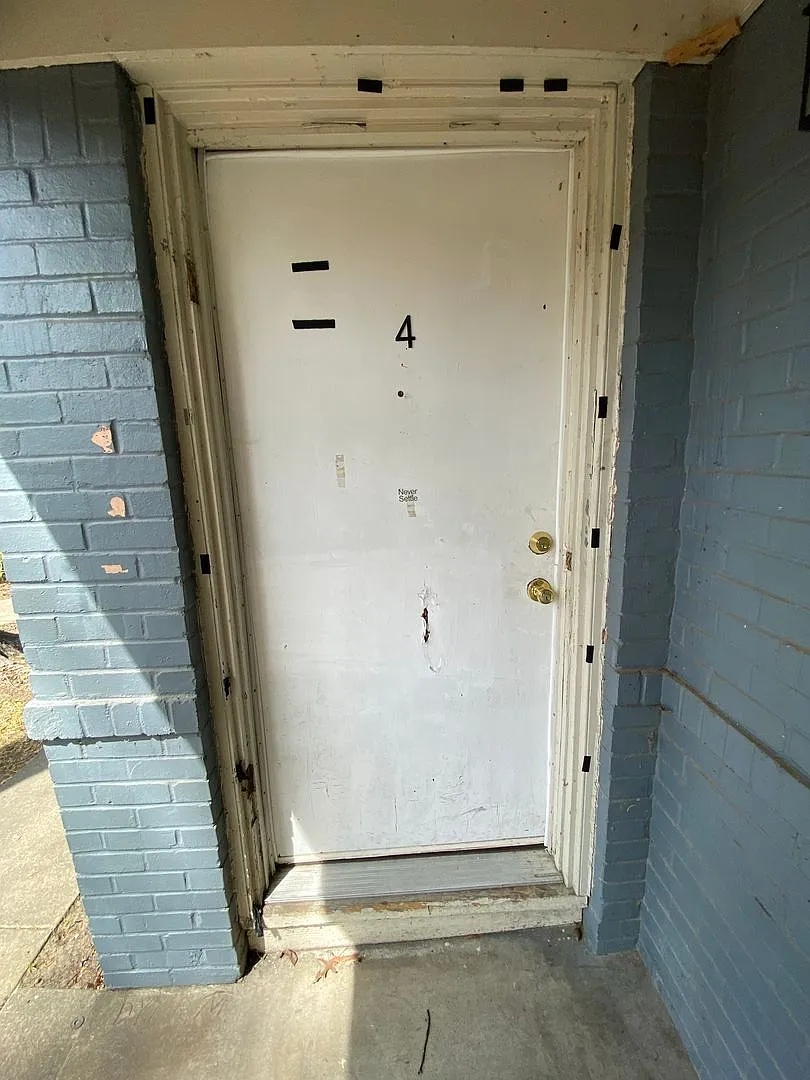 Building Photo - 2500 Dodson Ave