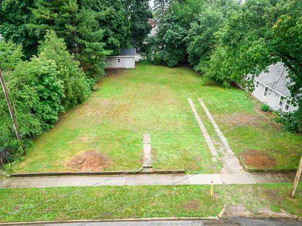 406 E 6th St, Clare, MI 48617