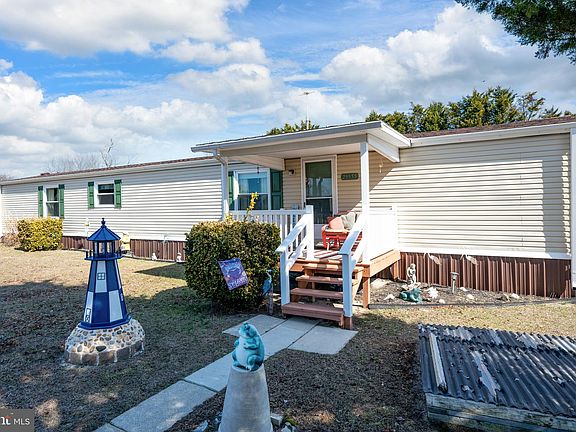 2nd image of 29955 Hillcrest Dr