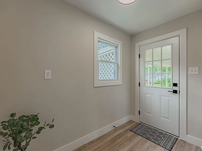 1628 E Blackford Ave — Photo 17