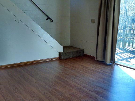 2nd image of 1110 Phillips St #2