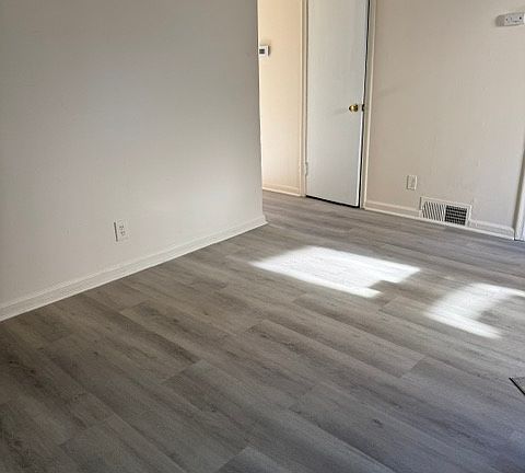 3rd image of 25986 Currier St