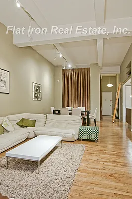 Sold by Flat Iron Real Estate | media 6