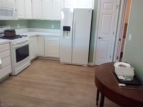 5th image of 1301 Willow Brook Dr NE