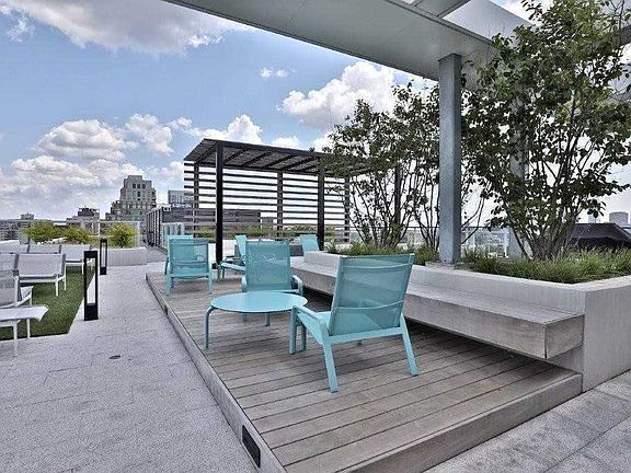 4th image of 223 Saint Clair Ave W #609