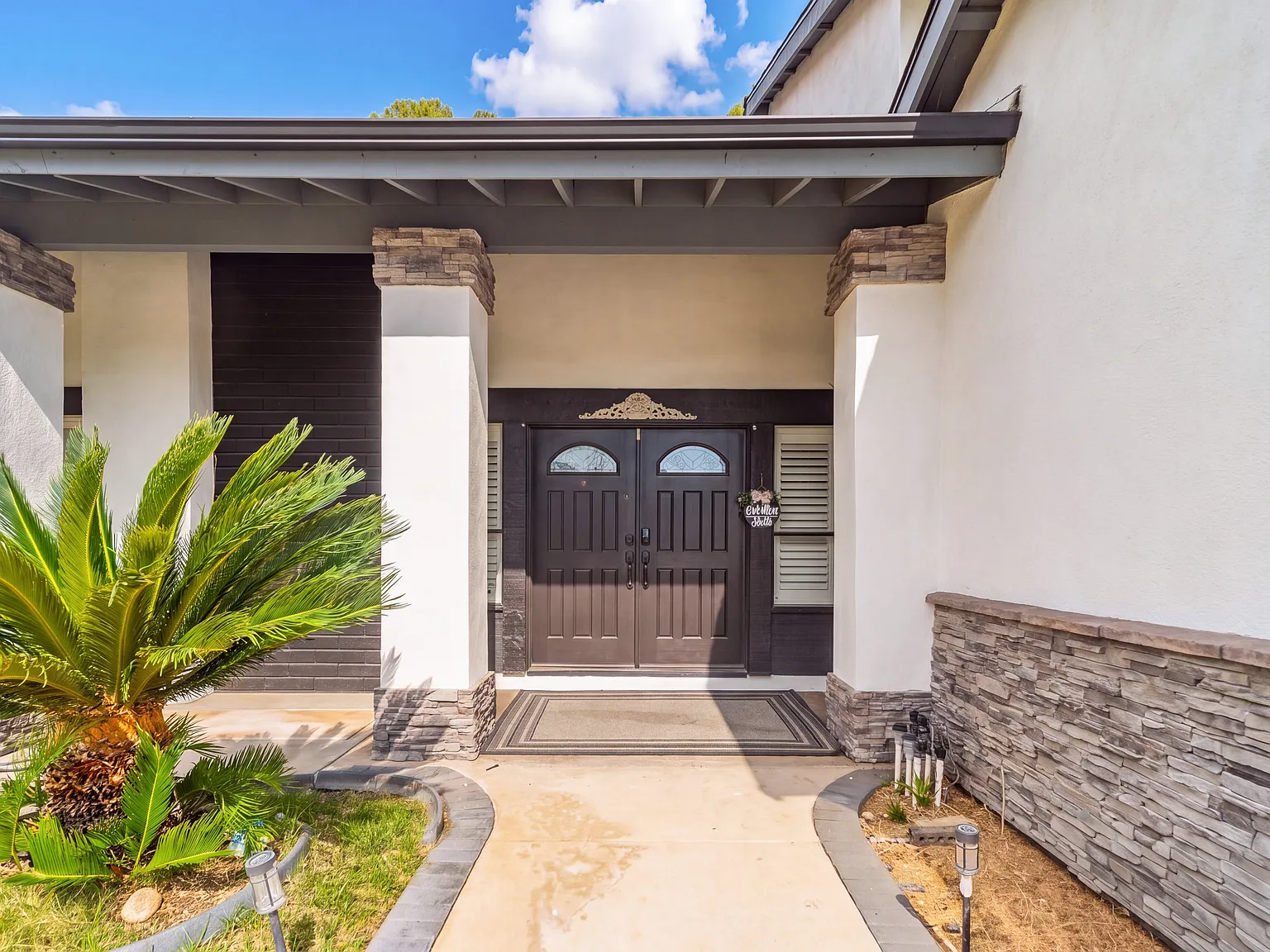 4 bed, 2.5 bath, 1961 sqft, $5,000 — Photo 3