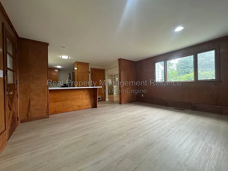 78 Memorial Dr — Photo 10