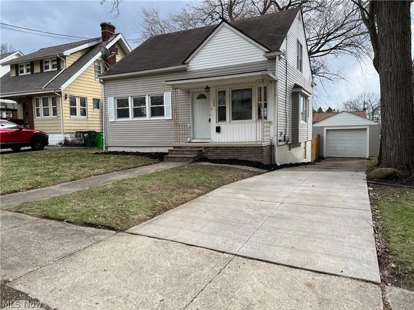 304 E Tuscarawas Ave, Barberton, OH 44203