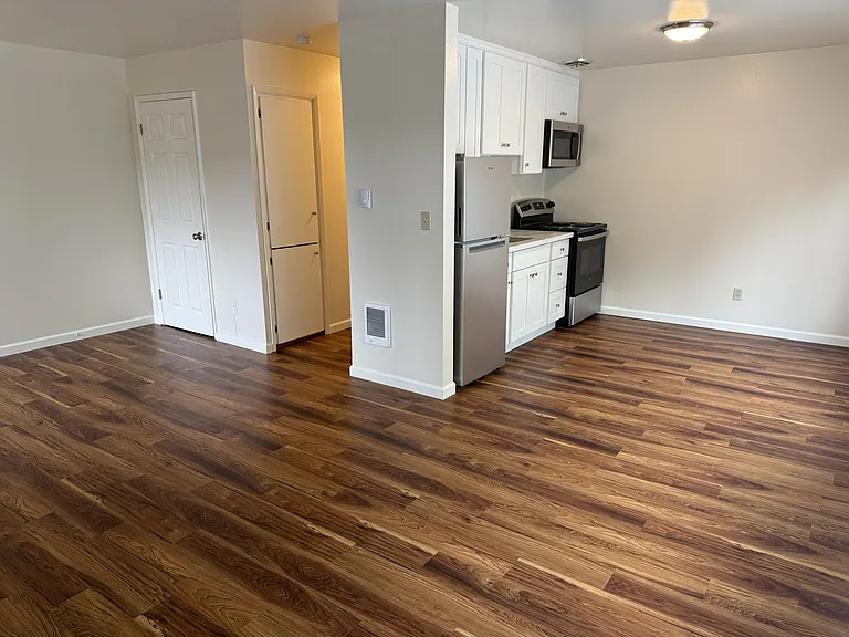 4760 22nd Ave NE #10 — Photo 7