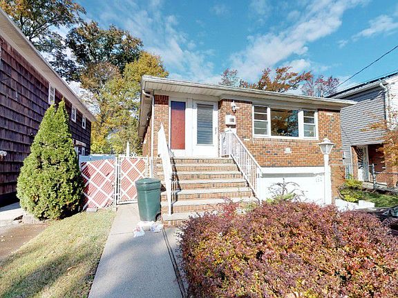 3rd image of 131 Hillcrest St