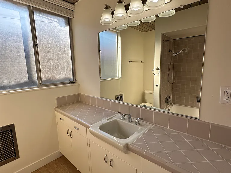 123 E Micheltorena St #11 — Photo 4
