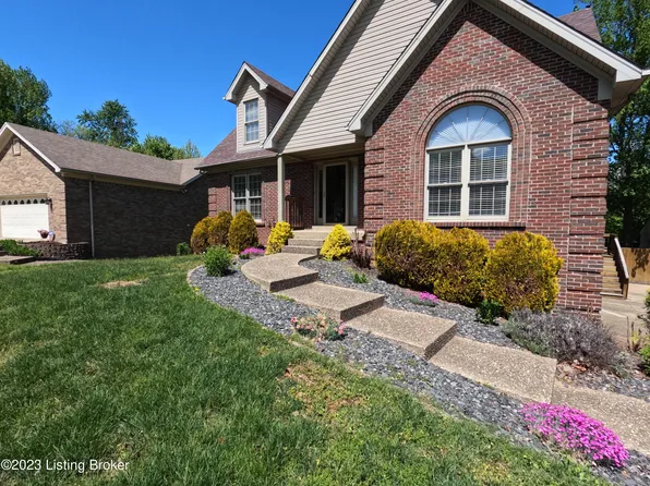 9109 Auburn Woods Ct, Louisville, KY 40214