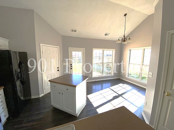 3rd image of 1120 Averett Ln