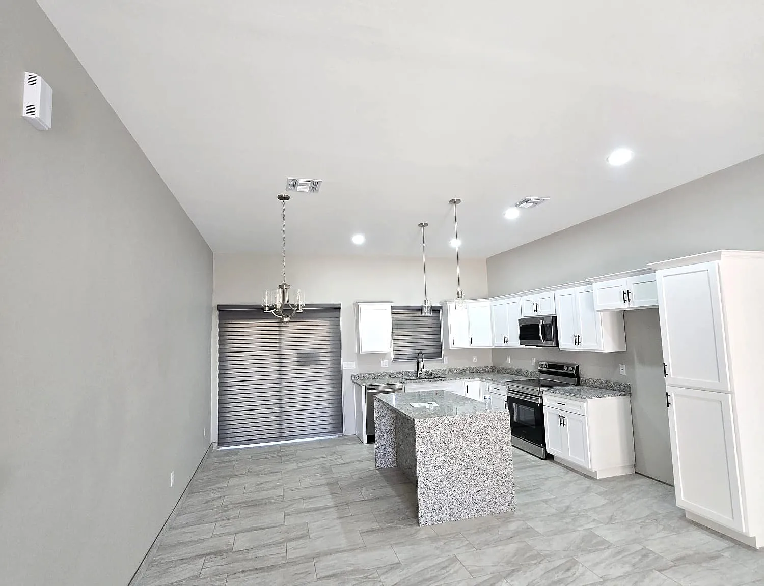 3 bed, 1568 sqft, $2,000 — Photo 2