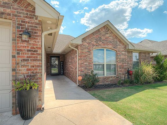3rd image of 1915 Twisted Oak Ct