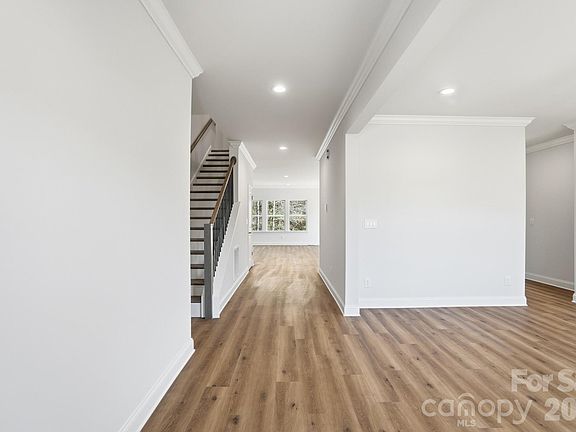 3rd image of 609 Muirfield Dr