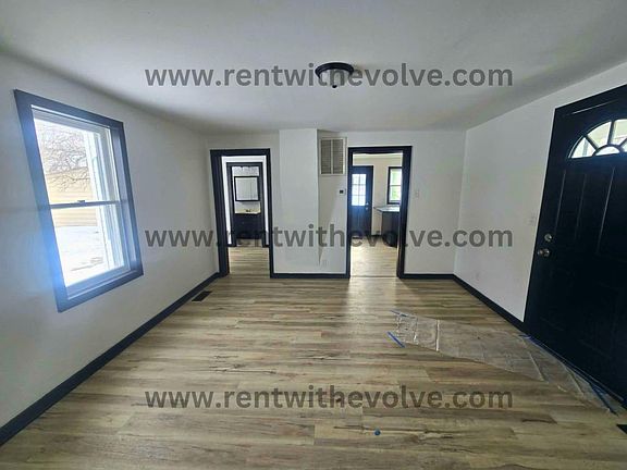 4th image of 227 E Washington St