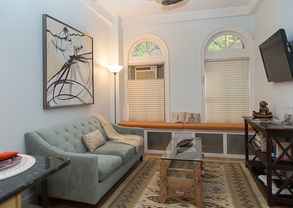 1st image of 105 E 38th St APT 1B