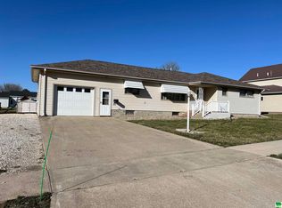 513 E 2nd St, Remsen, IA 51050